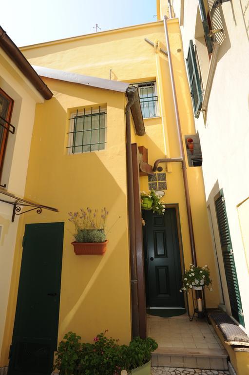 B&B Aurora Domus D'A-Mare Pésaro Exterior foto