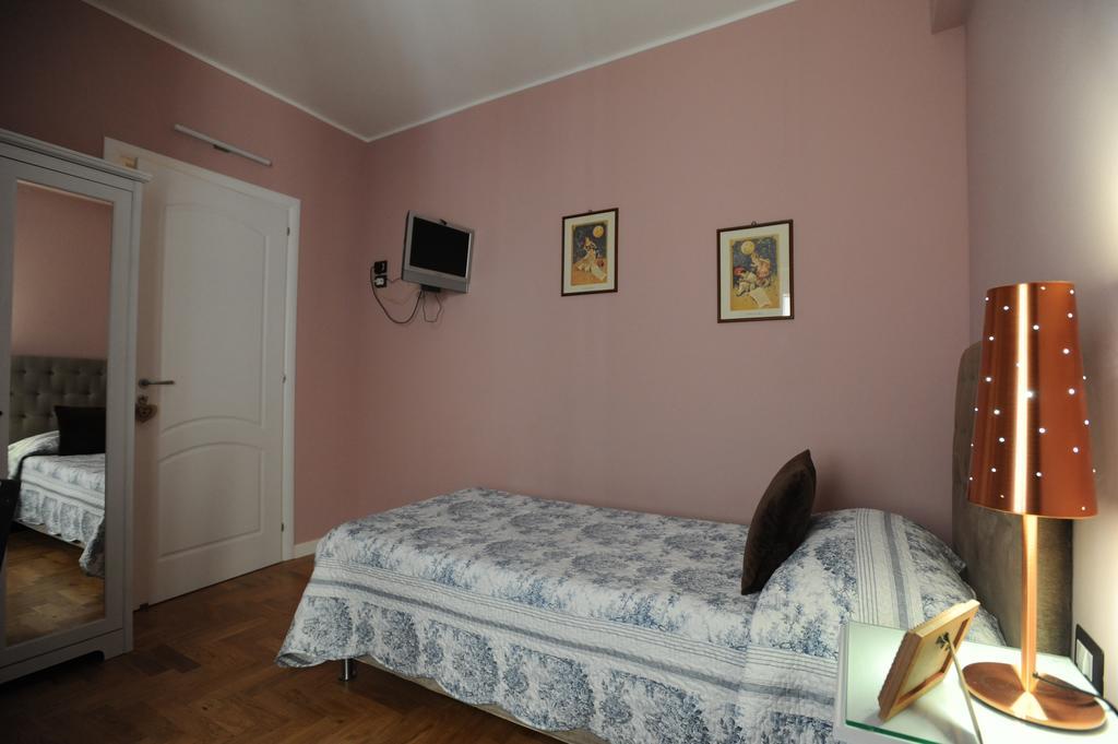 B&B Aurora Domus D'A-Mare Pésaro Habitación foto