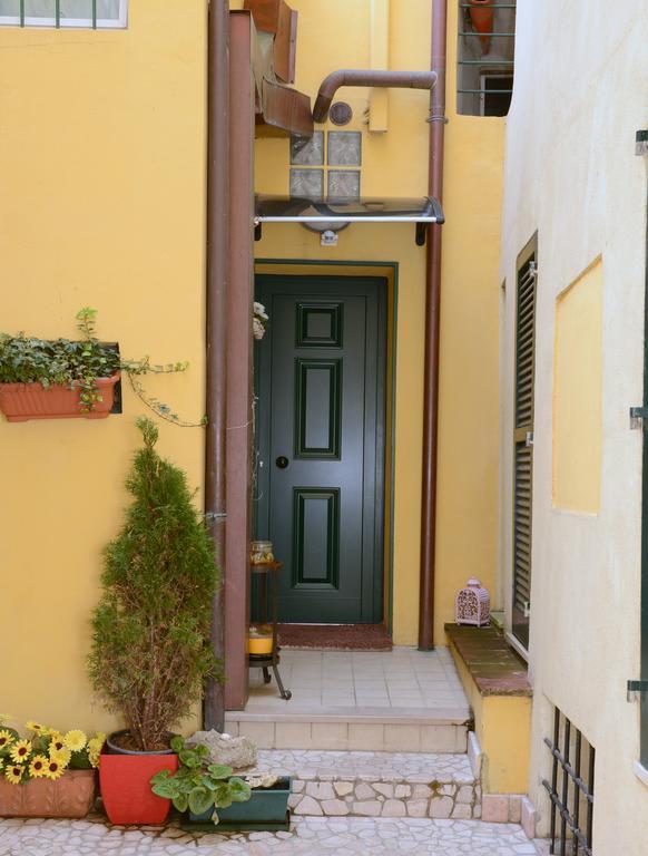B&B Aurora Domus D'A-Mare Pésaro Exterior foto
